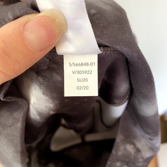 Athleta Salutation Stash Pocket II Capri Leggings in Gray Tie Dye Size XSP - Picture 11 of 11